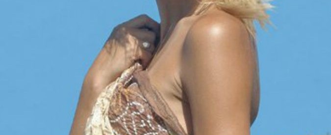 Yfke Sturm, la modella di Victoria’s Secret grave dopo un incidente con la tavola da surf a Ischia