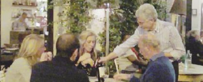 Copertina di D’Alema fa il cuoco e il promoter: “Carbonara rivisitata e il mio Pinot. A casa cucino io”