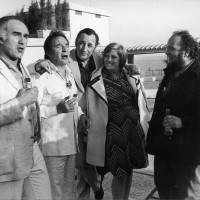 Le stars de ‘La Grande Bouffe’ (da sinistra a destra) Michel Piccoli, Ugo Tognazzi (1922 – 1990), Philippe Noiret (1930 – 2006) e Andrea Ferreol, con il regista Marco Ferreri (1928 – 1997) al Cannes Film Festival, 22 Maggio 1973.