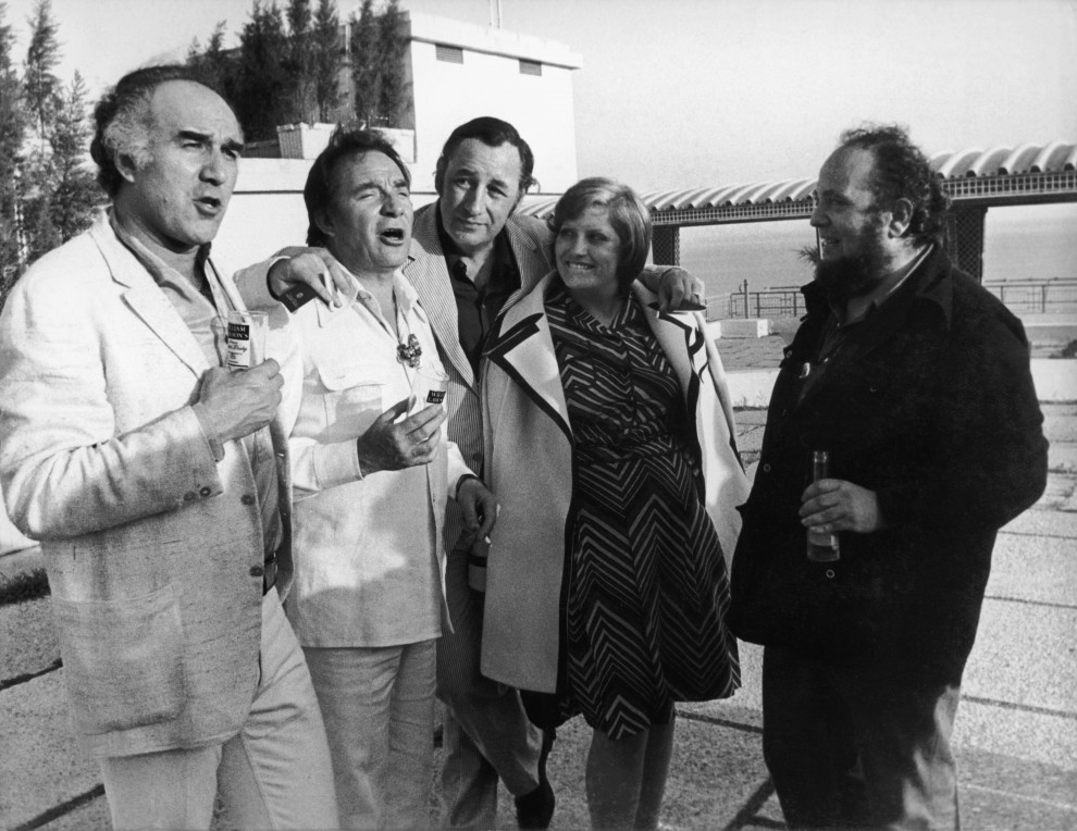 Le stars de ‘La Grande Bouffe’ (da sinistra a destra) Michel Piccoli, Ugo Tognazzi (1922 – 1990), Philippe Noiret (1930 – 2006) e Andrea Ferreol, con il regista Marco Ferreri (1928 – 1997) al Cannes Film Festival, 22 Maggio 1973.