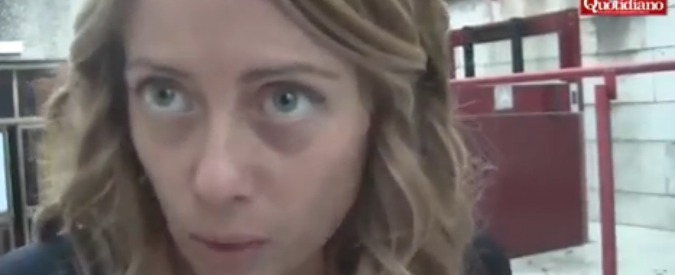 Copertina di Roma, Meloni: ‘Raggi mi attacca? Casaleggio jr le avrà consigliato di alzare il tiro’