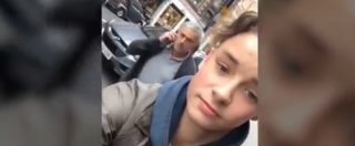 Copertina di José Mourinho spintona un ragazzino per strada che lo strava riprendendo col cellulare