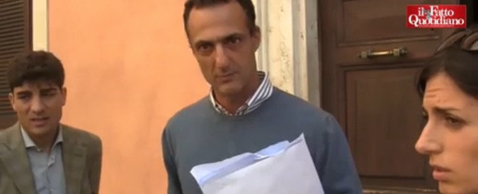 Copertina di Ignazio Marino, blitz M5S su spese: “Chiamati i carabinieri per avere le fatture”