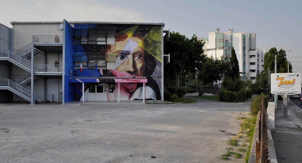 Scuola media statale “Ugo Foscolo”, murales di “Manu Invisible”. Foto di Primo Fusari
