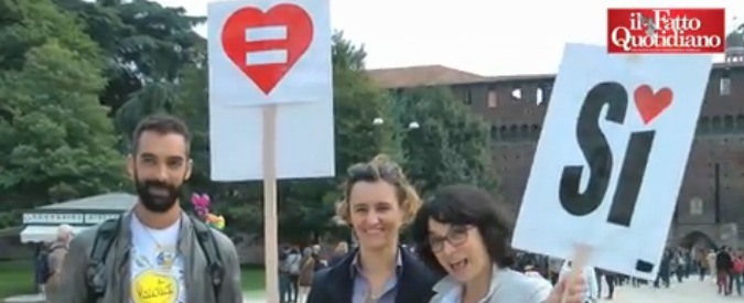 Copertina di Diritti civili, laici in piazza a Milano contro ‘sudditanza Chiesa’: “Basta subire minacce perché si è gay”