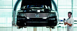 Copertina di Volkswagen, il piano: focus sull’elettrico, l’ammiraglia Phaeton solo a batteria