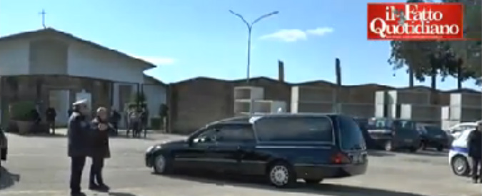 Copertina di Casalesi, funerali blindati per il padre del boss Zagaria. Il ‘consiglio’ alla stampa: “Poi andatevene in fretta”