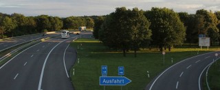 Copertina di Germania, si ribalta autobus pieno di bambini: un morto e 5 feriti gravi