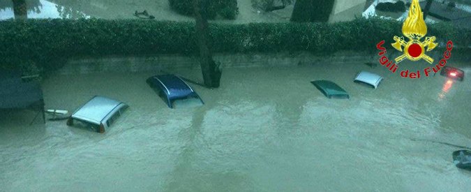 Copertina di Maltempo, a Benevento 2 morti: esonda fiume Calore. Nubifragi in Sicilia e Puglia (FOTO e VIDEO)