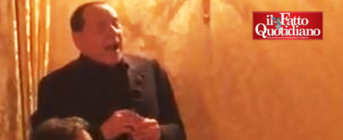 Copertina di Berlusconi canta al suo compleanno a villa Gernetto: “Un monsieur attendait”