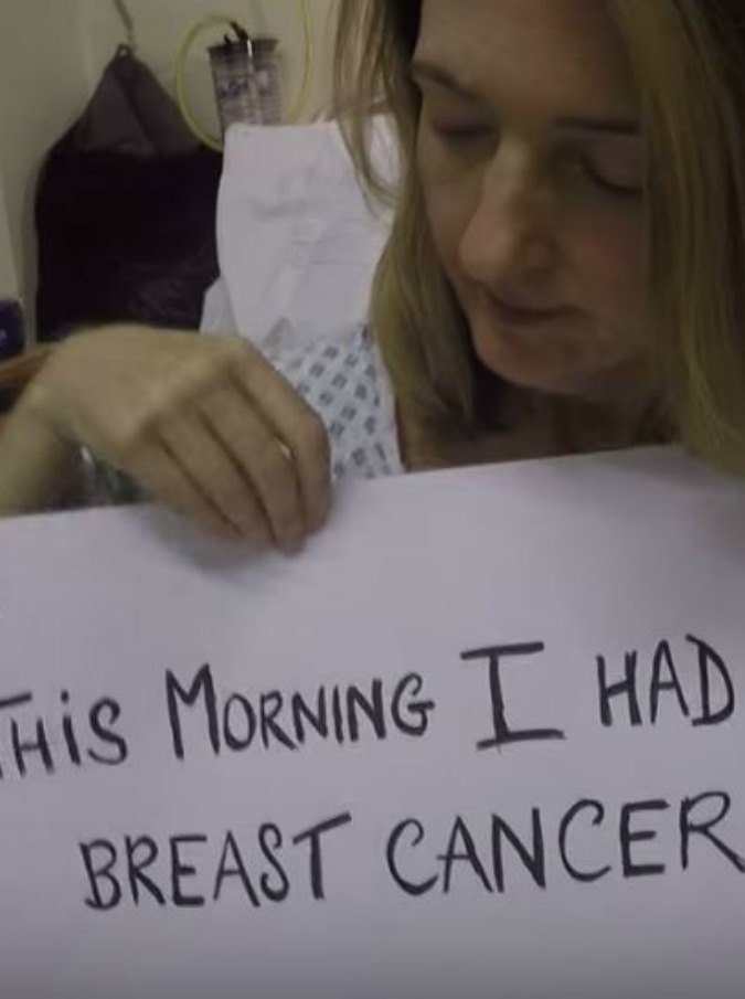 “Ecco la mia lotta contro il cancro al seno”, la giornalista della Bbc racconta la sua esperienza in un video pubblicato su YouTube