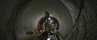 Copertina di Tav, visitano cantiere: europarlamentari 5 Stelle rimangono bloccati nel tunnel