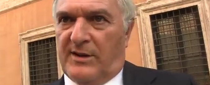 Copertina di Gesti osceni in Aula, D’Anna: “Non mi scuso, voglio i video. Lezzi? scurrile carrettiera”