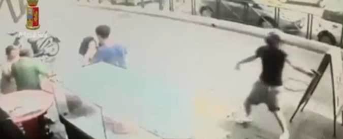 Copertina di Camorra, 11 fermi a Forcella contro il clan dei ‘Capelloni’. “Via Costa sarà il vicolo della morte”