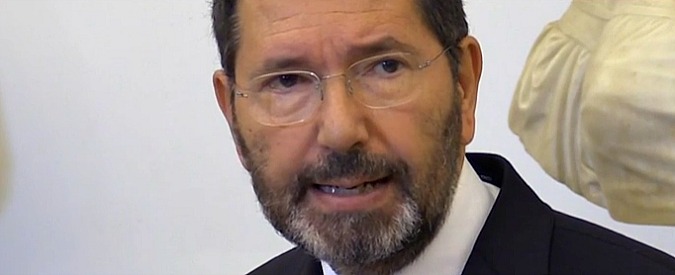 Copertina di Marino contro il Pd e Renzi: “Gli scontrini? Chiedete stessa trasparenza al premier, anche sui commensali”