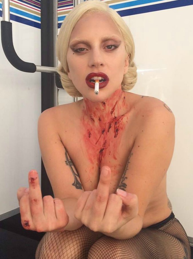 American Horror Story-Hotel, gli eccessi di Lady Gaga tra orge, necrofilia e omicidi (FOTO)