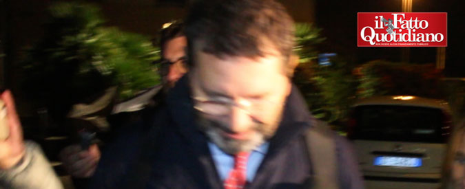 Copertina di Dimissioni Marino, Causi: “Soluzione non c’è, ma si dialoga”. Sindaco: “Non parlo”