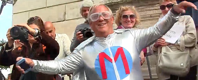 Copertina di Ignazio Marino, marziani e lacrime per lui. “Trattato peggio di Riina, intanto Renzi fa fuori il Pd”