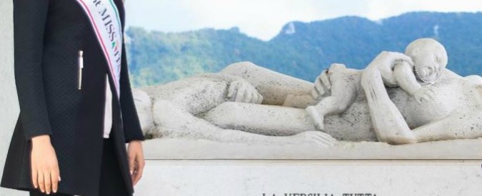 Alice Sabatini, miss Italia a Stazzema piange con i superstiti: “Racconterò la vostra storia”