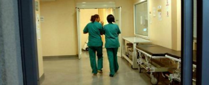 Rifiuta chemioterapia e cura tumore con impacchi di ricotta e ortiche, donna di 34 anni muore a Rimini