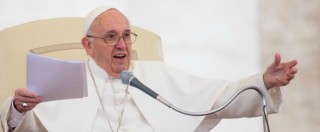 Copertina di Papa Francesco, il vescovo ciellino di Ferrara: “Bergoglio deve fare la fine dell’altro Pontefice”