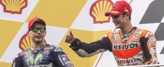 Copertina di MotoGp Malesia, tutti contro Rossi. Lorenzo: “Sanzione troppo leggera. Forse non è stato penalizzato perché famoso”
