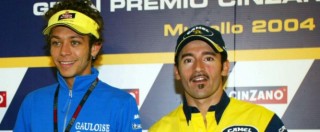 Copertina di Valentino Rossi e le rimonte impossibili: per vincere il titolo deve “battere” Biaggi