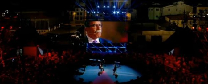 Copertina di Servizio Pubblico, Ruotolo: “Schiavone mi disse: ‘Se fai domande, fai la fine di Ilaria Alpi'”