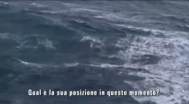 Copertina di Servizio Pubblico, le voci disperate di coloro che rischiano di morire in mare
