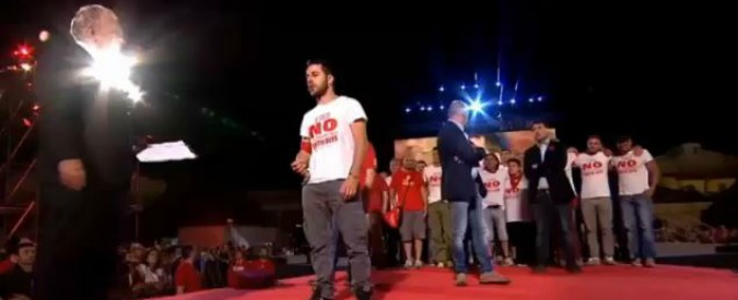 Copertina di Servizio Pubblico, lavoratori di Smith Bits, Fincantieri e Fiom sul palco