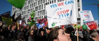 Copertina di Trattato Usa-Ue su commercio, ripartono negoziati tra le proteste dei cittadini Ue. E la chiusura del Ttip slitta