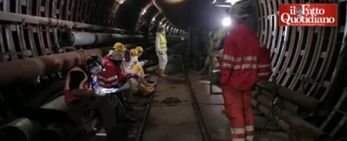 Copertina di Tav, europarlamentari 5 Stelle rimasti bloccati nel tunnel: “Ci hanno detto che capita spesso. Ma la sicurezza?”