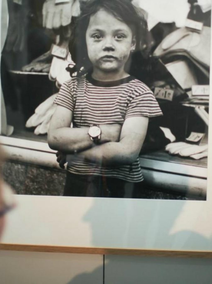 Vivian Maier, la tata-fotografa più famosa d’America in mostra a Nuoro. Suoi i primi selfie della storia