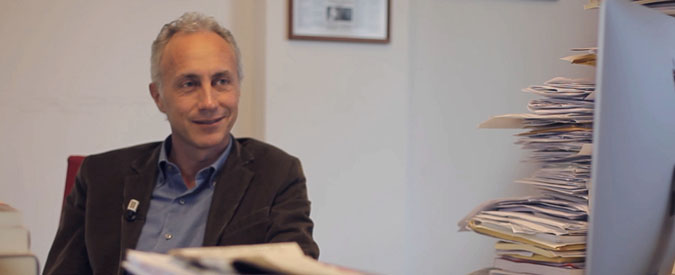 Copertina di Travaglio riparte in tour con ‘Slurp’: “Tutti i leccaculo, da quelli di Renzi fino a De Luca”