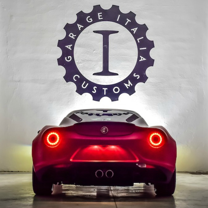 Copertina di Alfa Romeo 4C, la Garage Italia di Lapo Elkann presenta a Dubai ‘La Furiosa’ – Foto