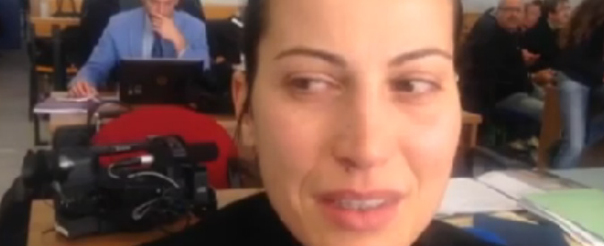 Copertina di Sabina Began in lacrime davanti ai giudici di Bari: “Ho amato Silvio Berlusconi, avrei fatto qualsiasi cosa per lui”