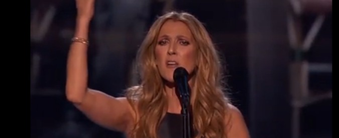 Céline Dion canta Edith Piaf in omaggio a Parigi agli American Music Awards