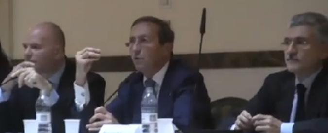 Copertina di Migranti, liceale vs Fini: ‘Non pensate ai poveri italiani’. ‘Non mi fate girare i coglioni’