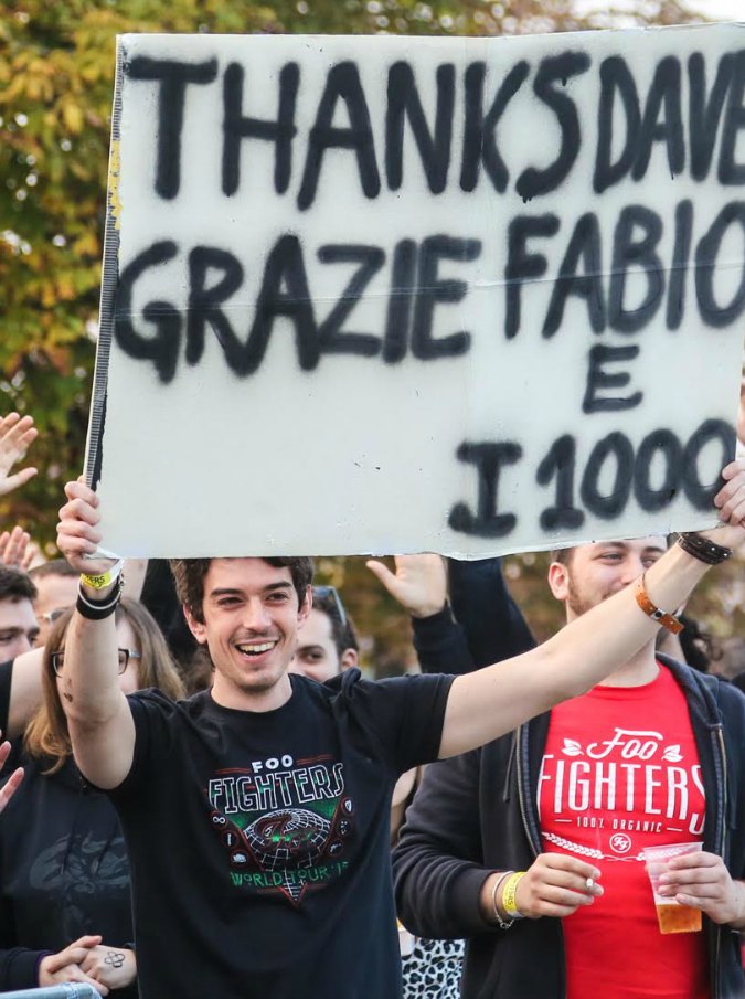Foo Fighters a Cesena, i fan in coda per il “giorno del miracolo”: “Grazie a David Grohl e ai mille musicisti” (FOTO e VIDEO)