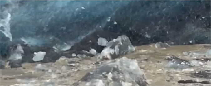 Copertina di Islanda, due giganteschi iceberg si staccano a pochi metri da due giovani. Il ragazzo: “Oh mio Dio”