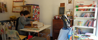 Copertina di Autismo, il laboratorio di tessitura e pittura per ragazzi: “Migliora l’autostima”