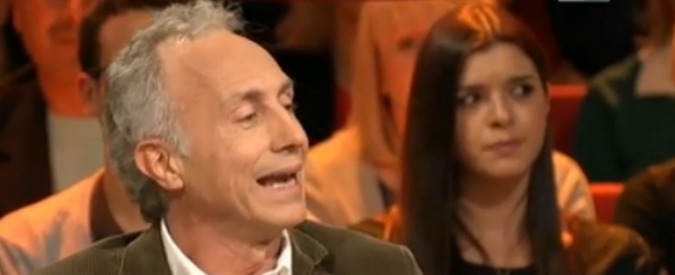 Copertina di Evasione, Travaglio: “Occhiolino di Renzi a elettori evasori con nuove soglie di punibilità”