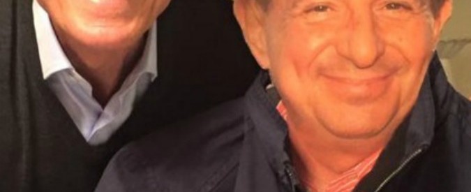Gianni Morandi, su Facebook un selfie con il cartonato di Giancarlo Magalli: pace fatta?