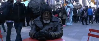 Copertina di Otis Johnson esce di prigione dopo 44 anni: ecco come reagisce alle nuove tecnologie in giro per New York