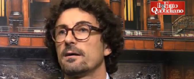 Copertina di Crisi Raggi, Toninelli: “Errori in buona fede, state ingigantendo tutto”