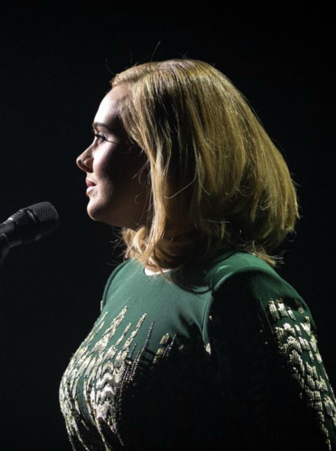 Adele in concerto all’Arena di Verona: la cantante svela le date italiane del tour (VIDEO)