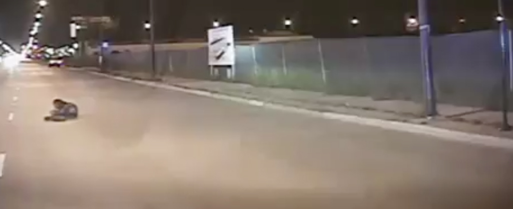 Copertina di Chicago, 16 spari nella schiena. Così muore un ragazzo di colore per mano di un poliziotto