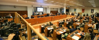 Copertina di Regione Campania, con De Luca presidente tornano i contratti ai parenti dei consiglieri regionali