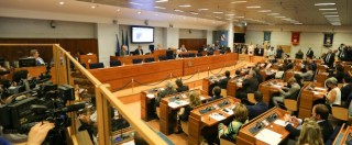 Copertina di Campania, in consiglio regionale il primo sì al ‘reddito minimo’ per i poveri. “Valuteremo l’individuazione di una misura di sostegno”