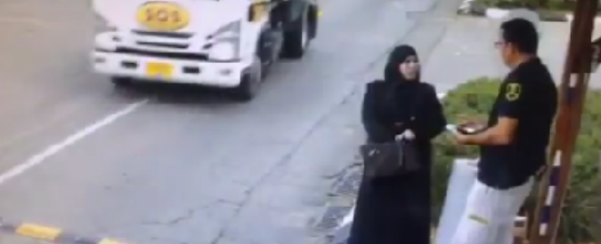 Copertina di Cisgiordania, guardia chiede i documenti: ragazza lo accoltella e viene uccisa